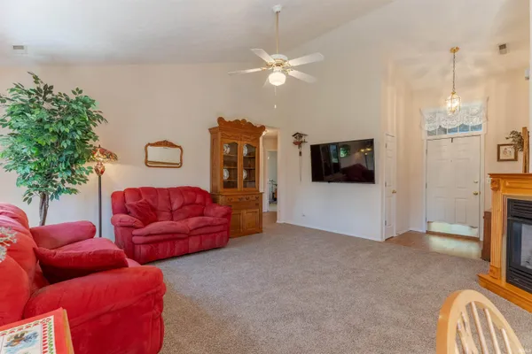 $265,000 | 401 Hunters Green, Evansville, IN 47711