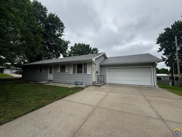 $164,900 | 1602 East 9th Avenue, Emporia, KS 66801
