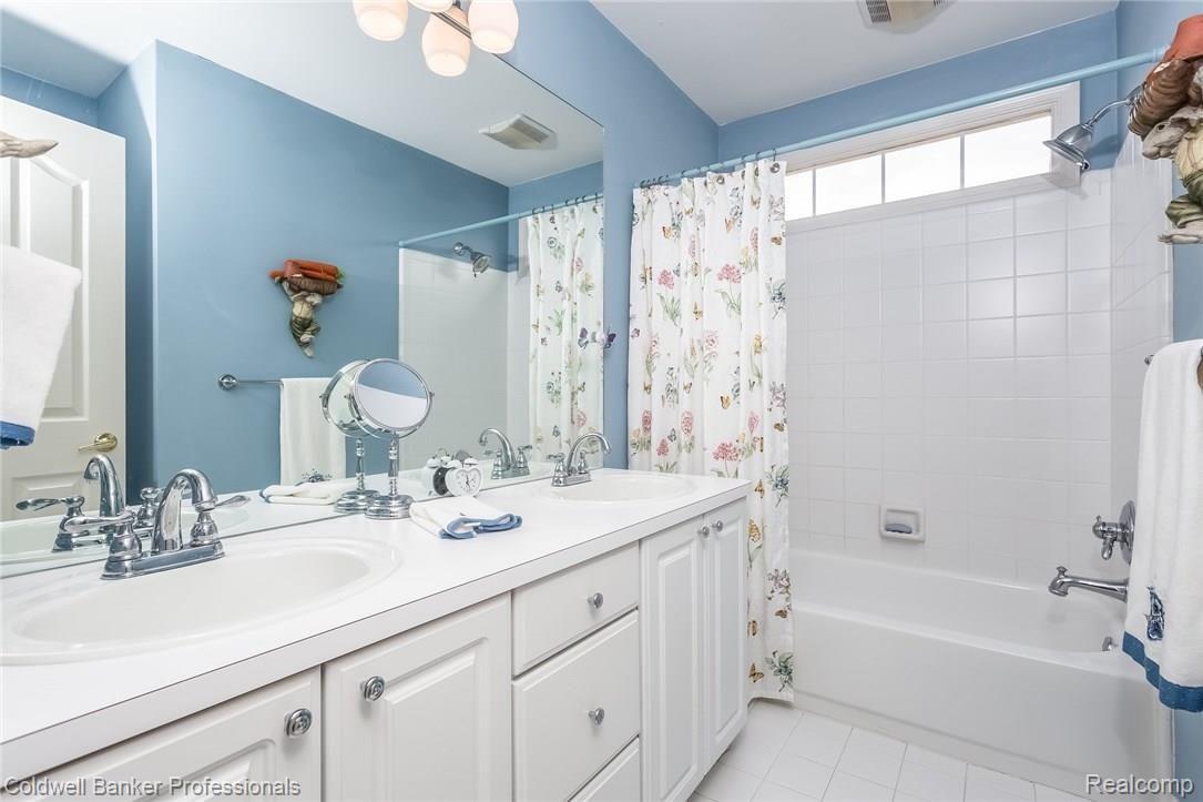 46743 Mornington Road Canton, MI 48188 - Photo 40 of 51 044-Bathroom-3939257-medium.jpg