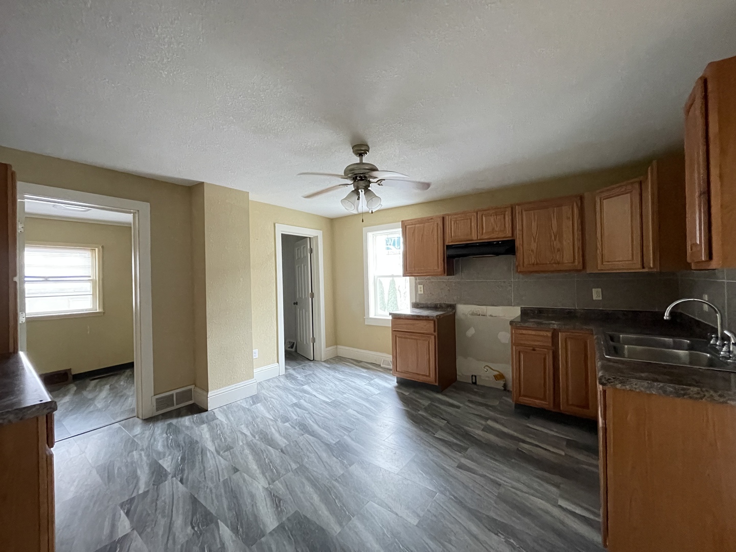 311 East Devlin Street Spring Valley, IL 61362 - Photo 5 of 15