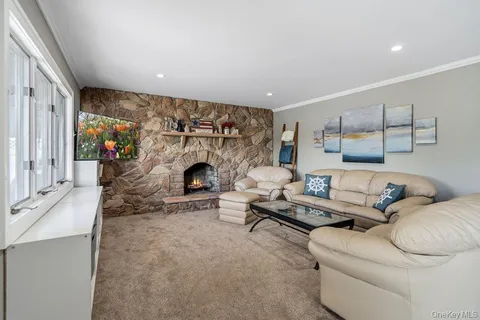 $1,199,999 | 159 Driftwood Drive, West Islip, NY 11795