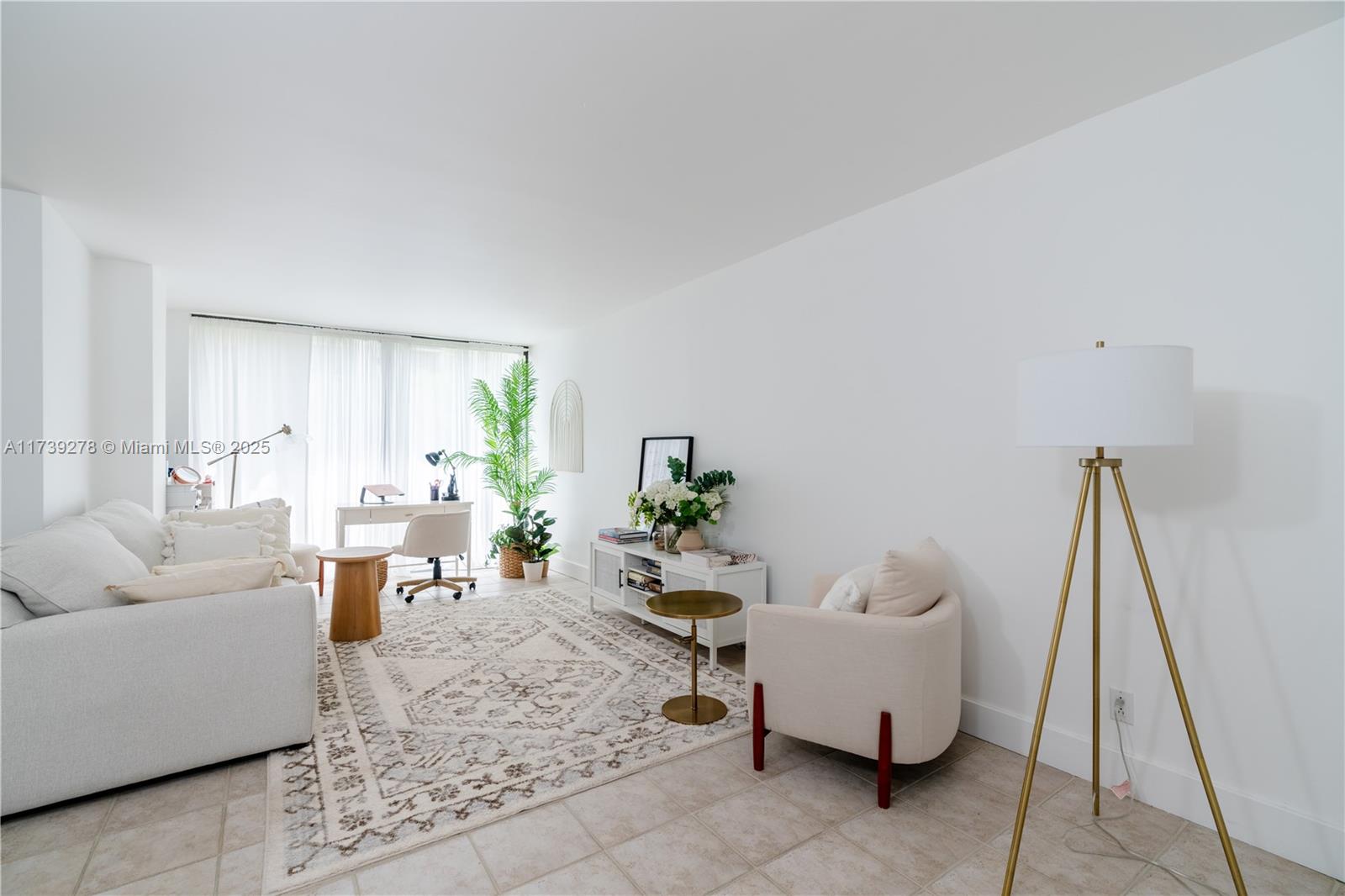 17021 North Bay Rd Unit 526  