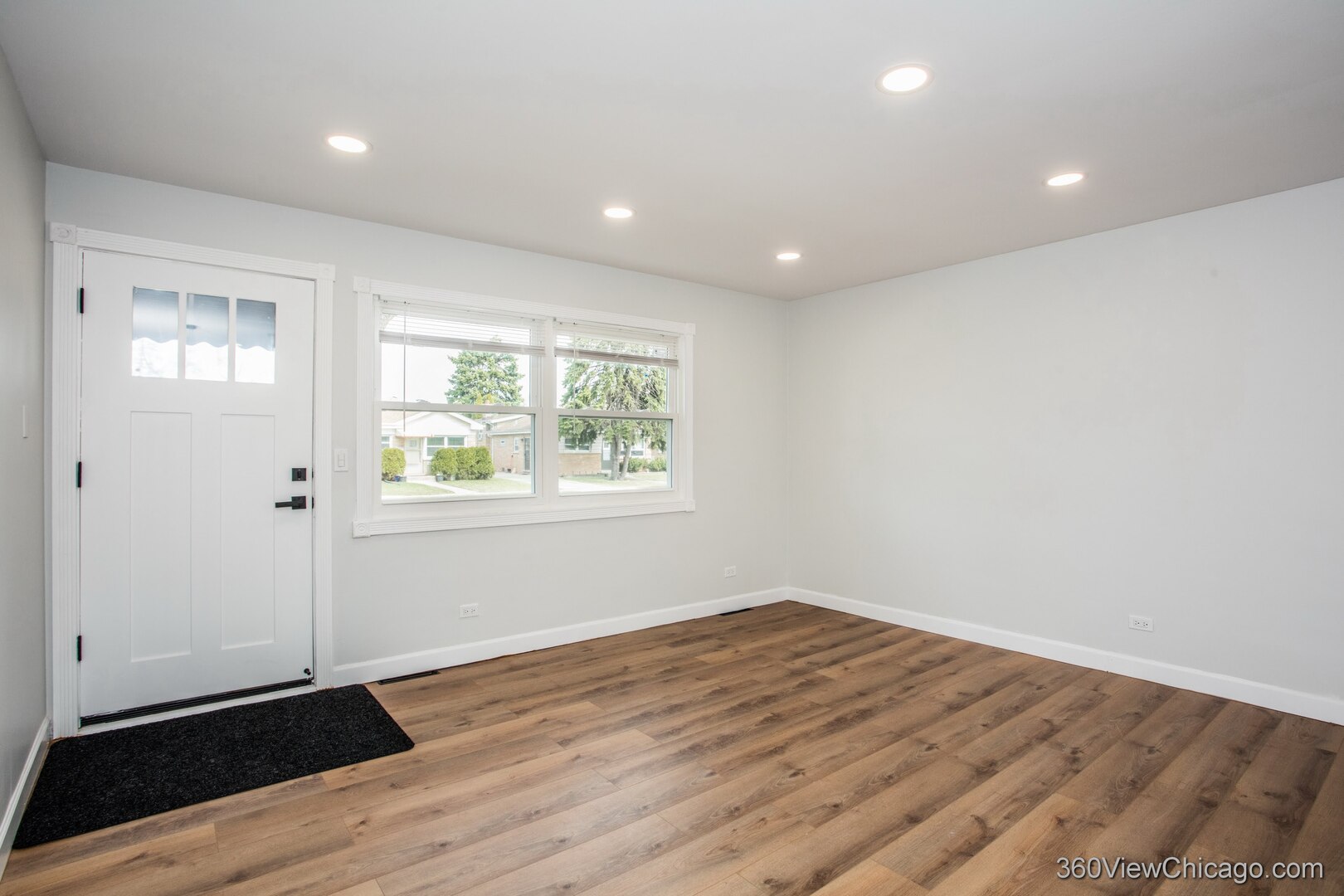 8651 44th Street Lyons, IL 60534 - Photo 4 of 31 an empty room with wooden floor and windows