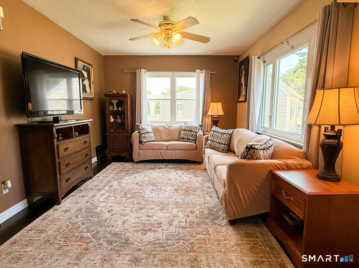 33 Salem Road East Hartford, CT 06118 - Photo 2 of 24