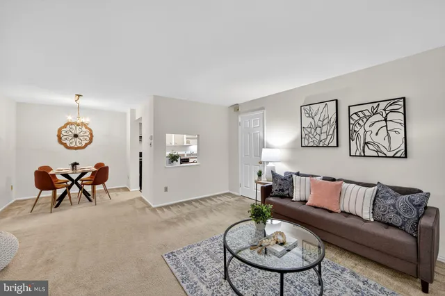 $250,000 | 363 Old Forge Crossing, Unit 363, Devon, PA 19333