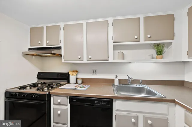 $250,000 | 363 Old Forge Crossing, Unit 363, Devon, PA 19333