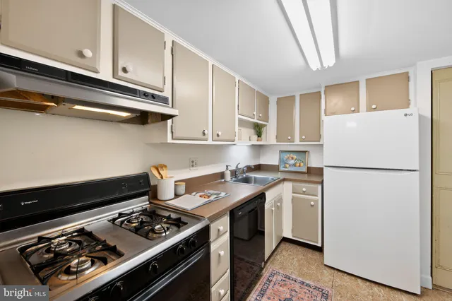 $250,000 | 363 Old Forge Crossing, Unit 363, Devon, PA 19333