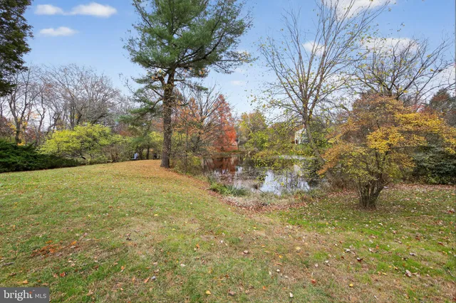 $250,000 | 363 Old Forge Crossing, Unit 363, Devon, PA 19333