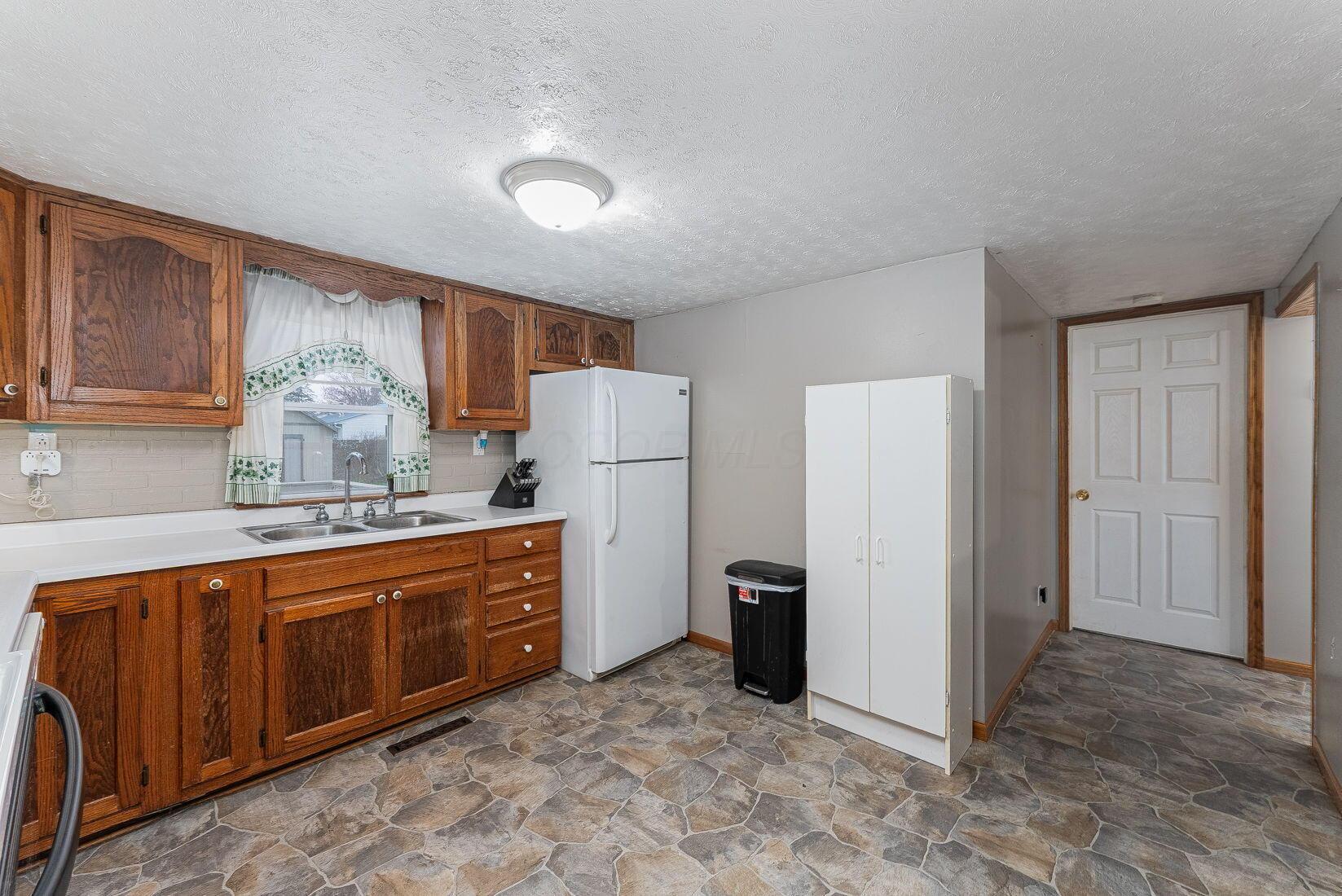 1227 Trimble Road Mansfield, OH 44906 - Photo 21 of 38 kitchen
