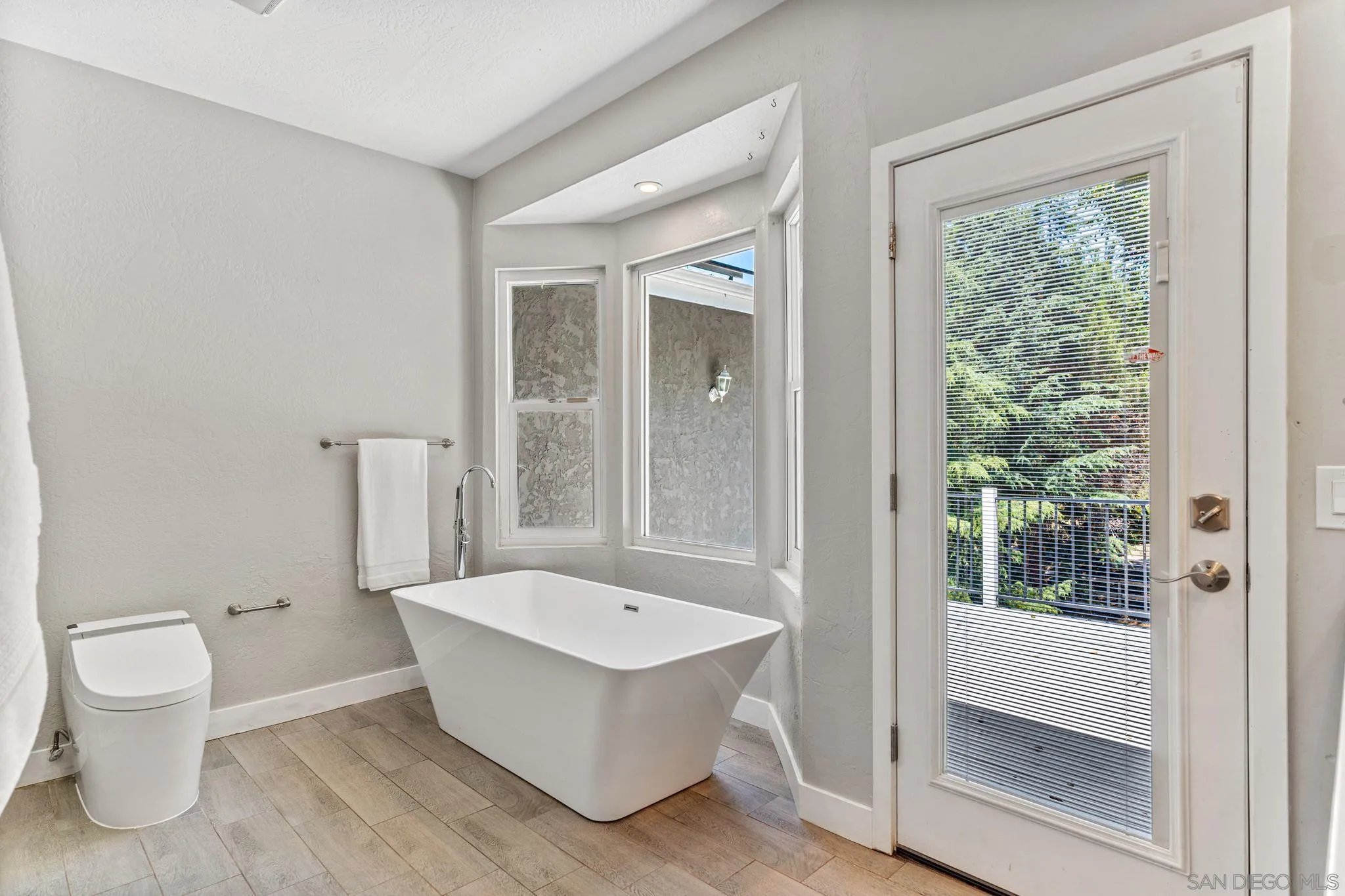 29575 Costalota Road Valley Center, CA 92082 - Photo 18 of 39 a bathroom with a bathtub and a toilet