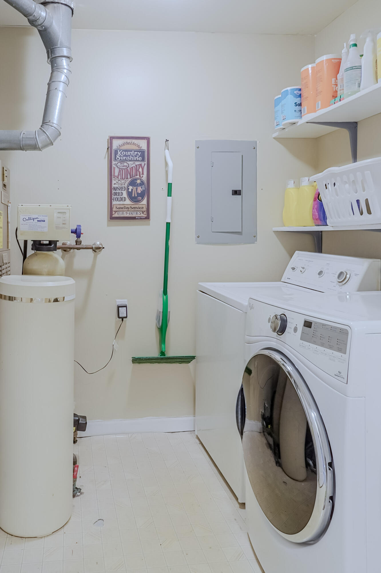 5065 Spinnaker Lane, Unit E Crown Point, IN 46307 - Photo 27 of 43 a utility room with dryer and washer