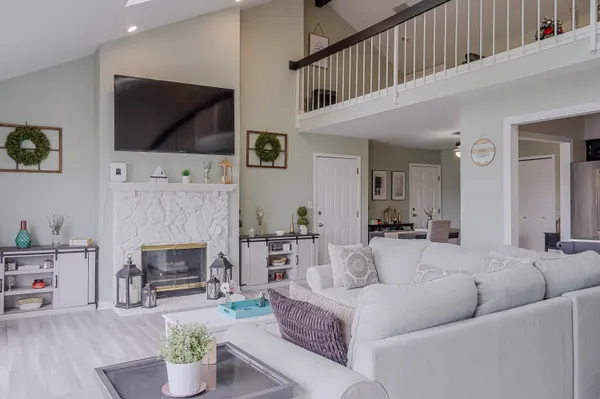 $374,900 | 5065 Spinnaker Lane, Unit E, Crown Point, IN 46307