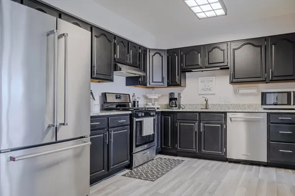 $374,900 | 5065 Spinnaker Lane, Unit E, Crown Point, IN 46307