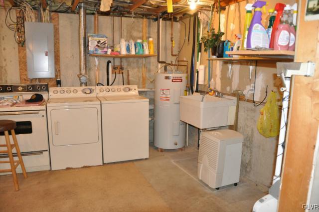 3532 High Hill Road Effort, PA 18330 - Photo 18 of 24 a utility room with dryer and washer