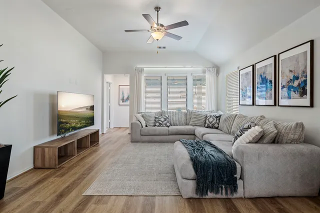 $385,000 | 248 Trapper Creek Drive, Conroe, TX 77304