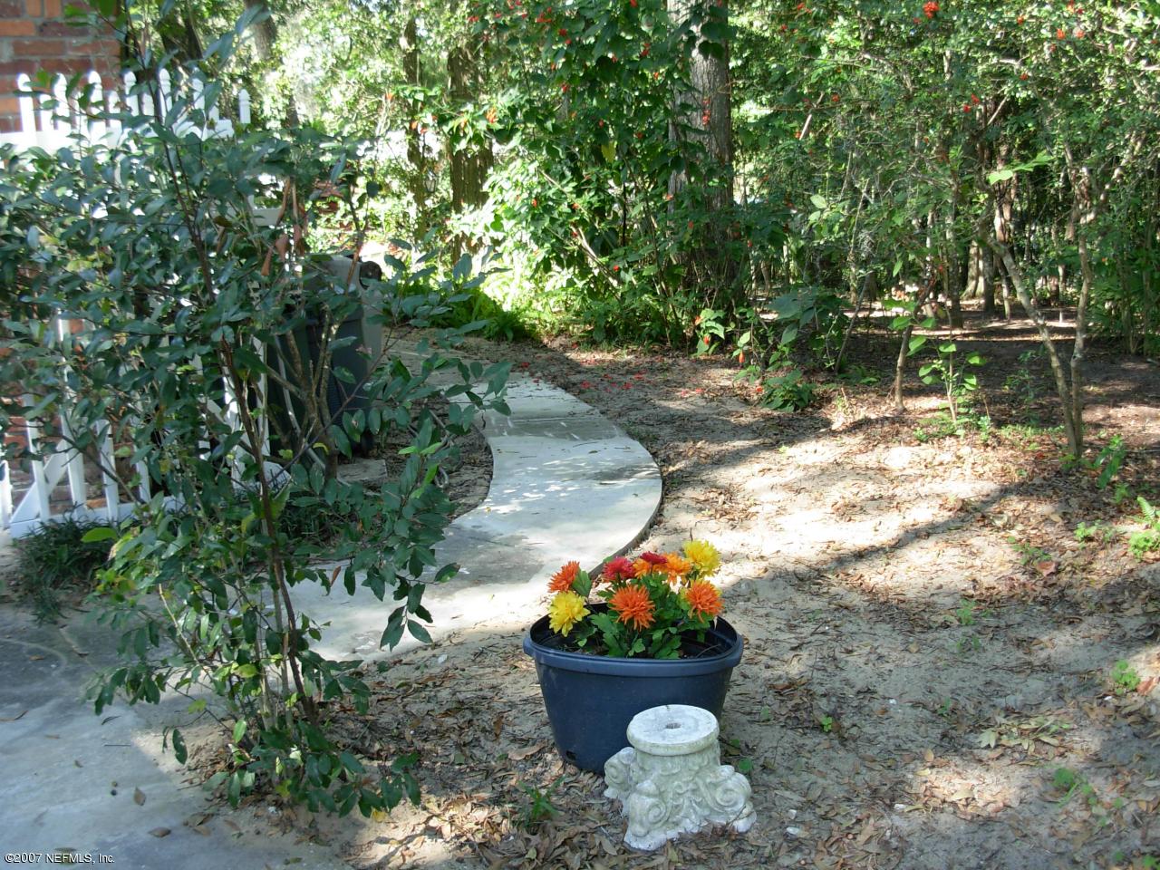 1846 Raley Road Jacksonville, FL 32225 - Photo 3 of 24 Side path to right of Garage