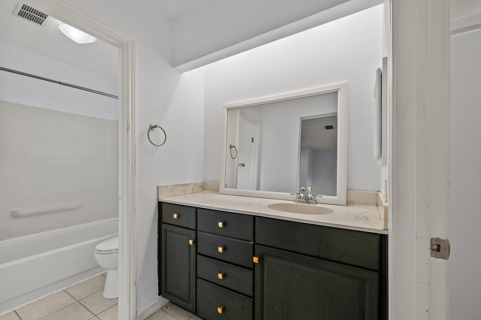 403 Buoy Road Houston, TX 77598 - Photo 13 of 22 Master Bath with Vanity and Tub/Shower combination