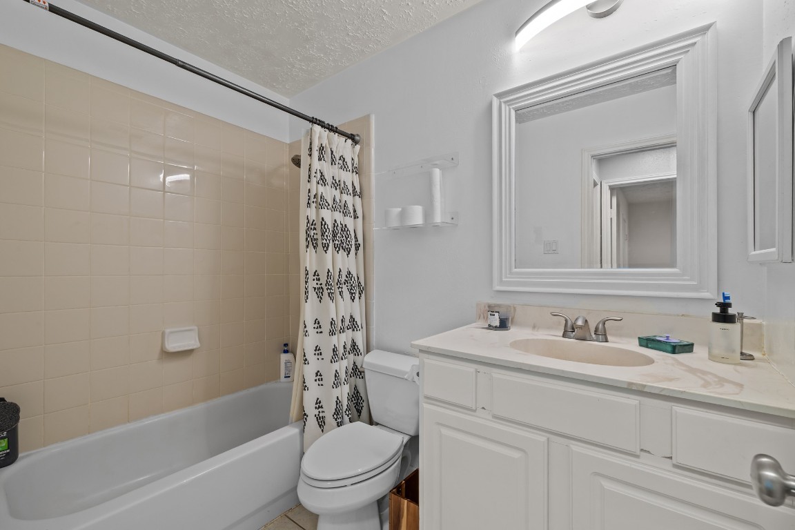 403 Buoy Road Houston, TX 77598 - Photo 17 of 22 Second Bedroom Bath