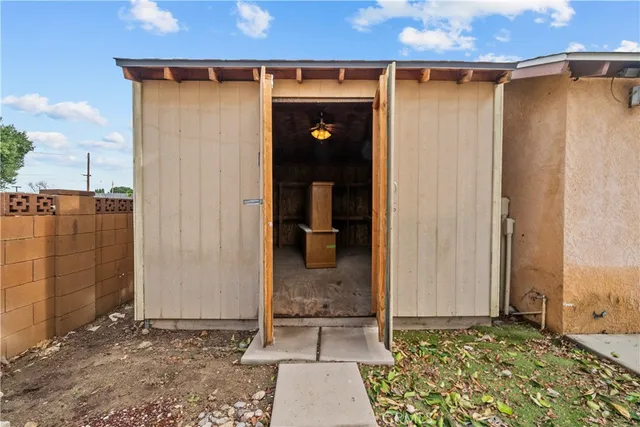 $750,000 | 23065 16th Street, Newhall, CA 91321