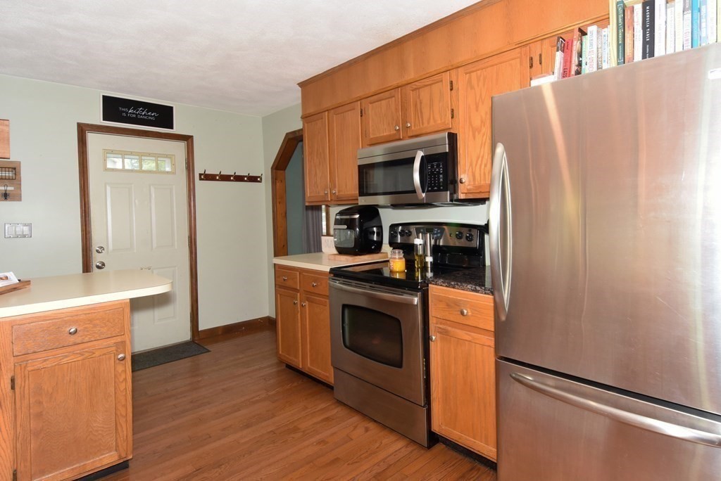 6 Sinclair Street Billerica, MA 01821 - Photo 8 of 38 Gallery Image 8
