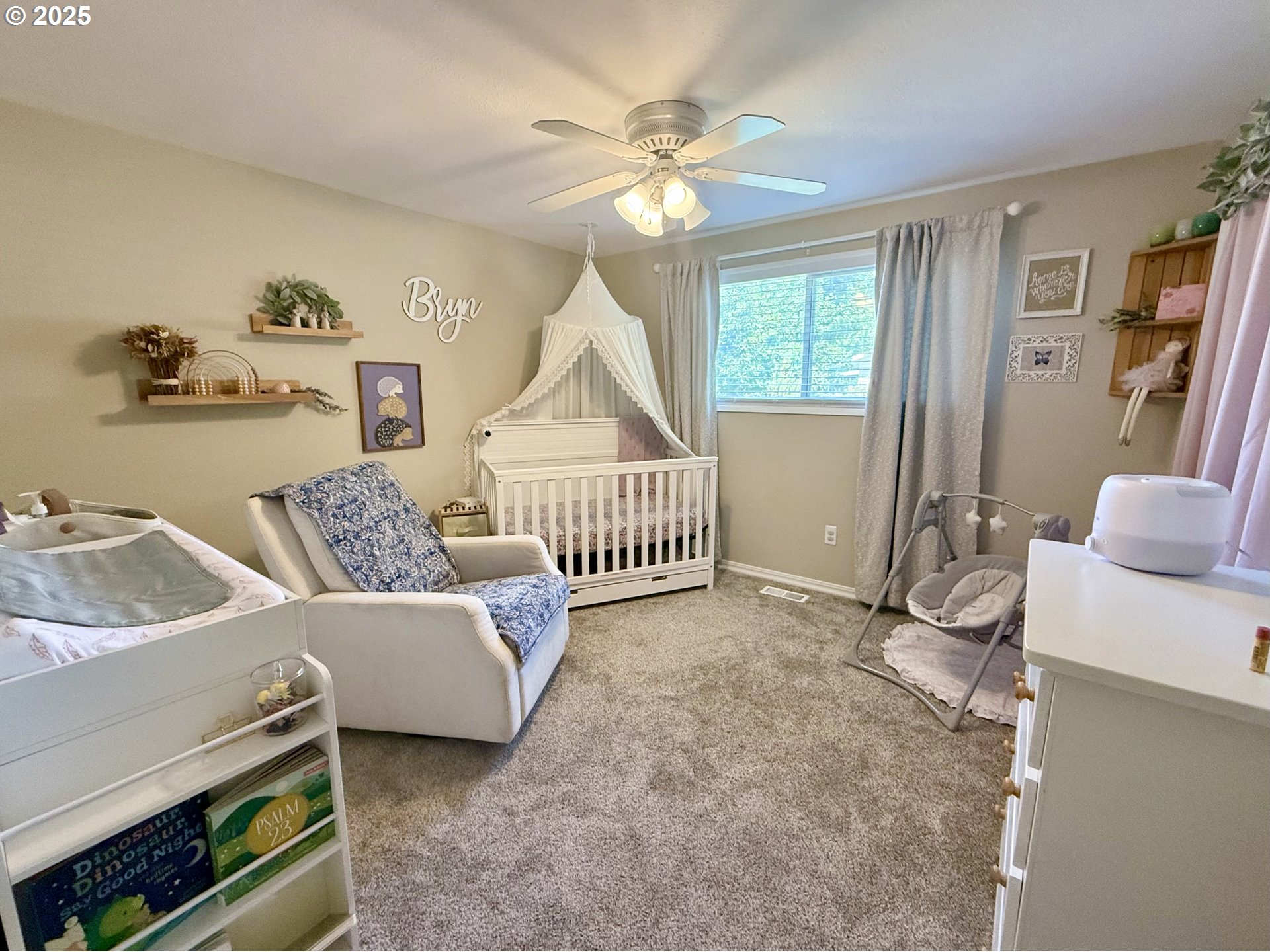 1317 Vita Court Pendleton, OR 97801 - Photo 26 of 32 a living room with furniture and a window