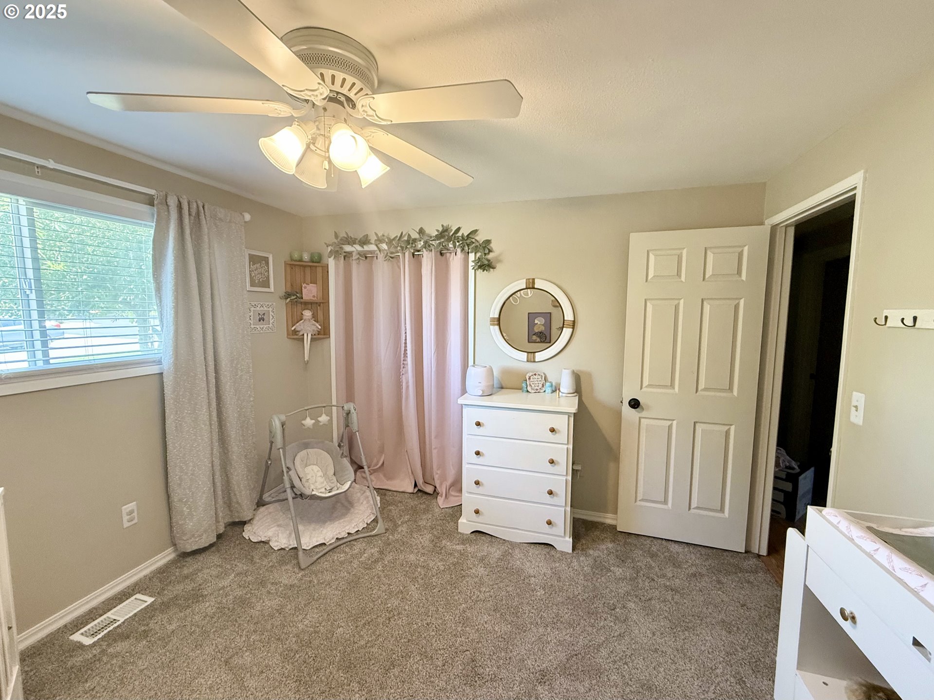 1317 Vita Court Pendleton, OR 97801 - Photo 27 of 32 wooden floor in an empty room and a mirror