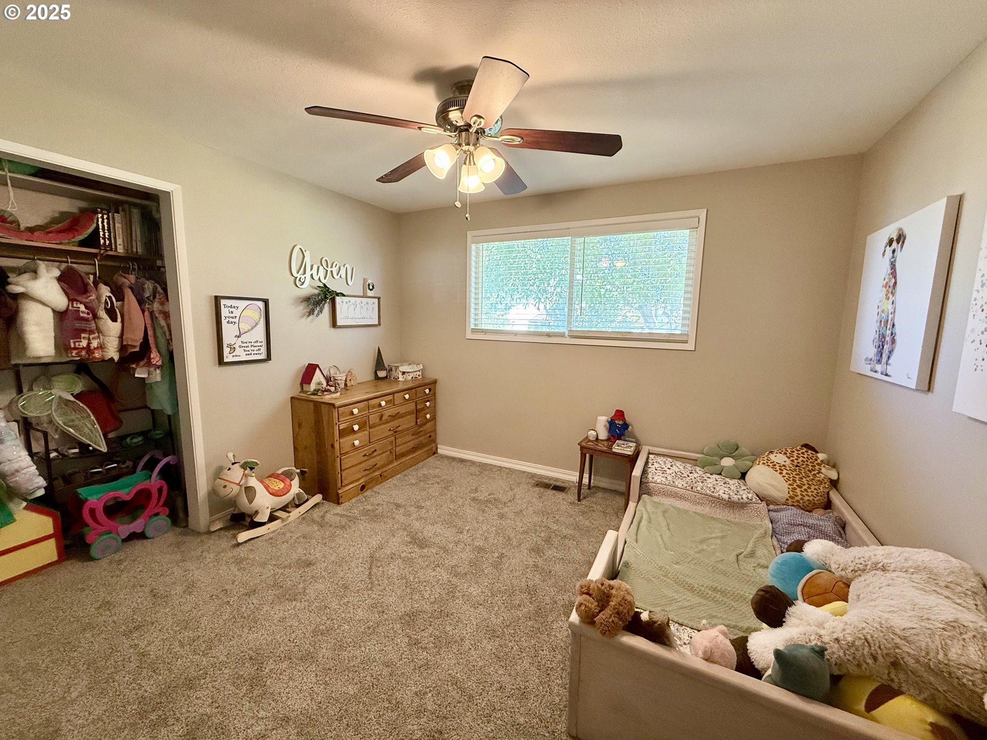 1317 Vita Court Pendleton, OR 97801 - Photo 28 of 32 a room with toys and a chandelier