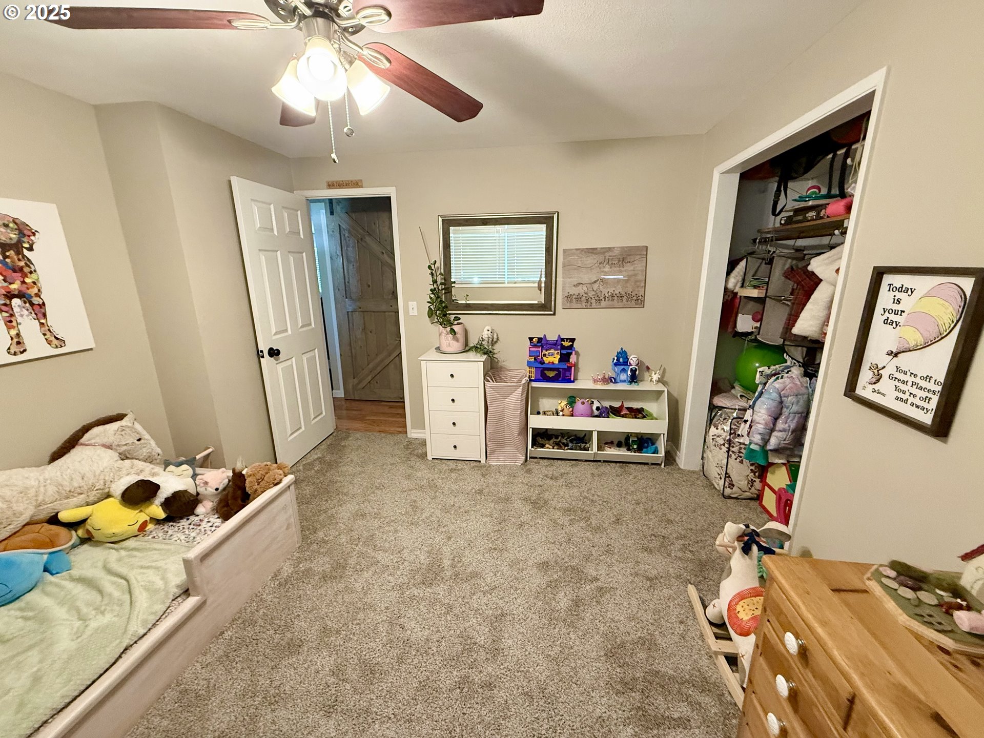 1317 Vita Court Pendleton, OR 97801 - Photo 29 of 32 a room with furniture and a flat screen tv