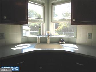 440 Lawrence Road Huntingdon Valley, PA 19006 - Photo 6 of 12 Kitchen