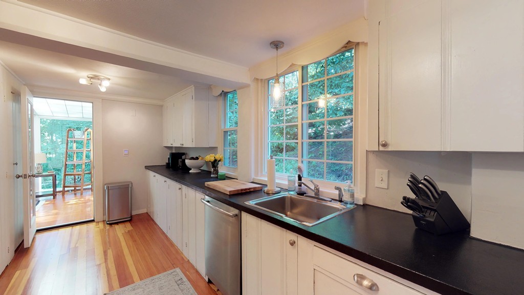 31 Morrison Road West Wakefield, MA 01880 - Photo 3 of 28 Gallery Image 3
