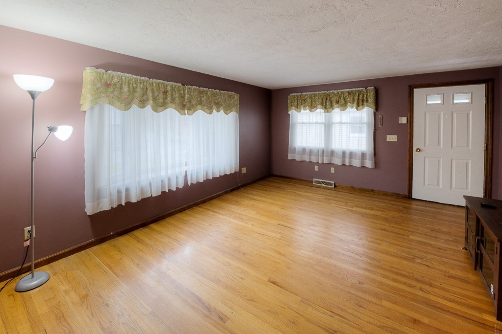 50 Dillon Street Worcester, MA 01604 - Photo 8 of 42 Gallery Image 8
