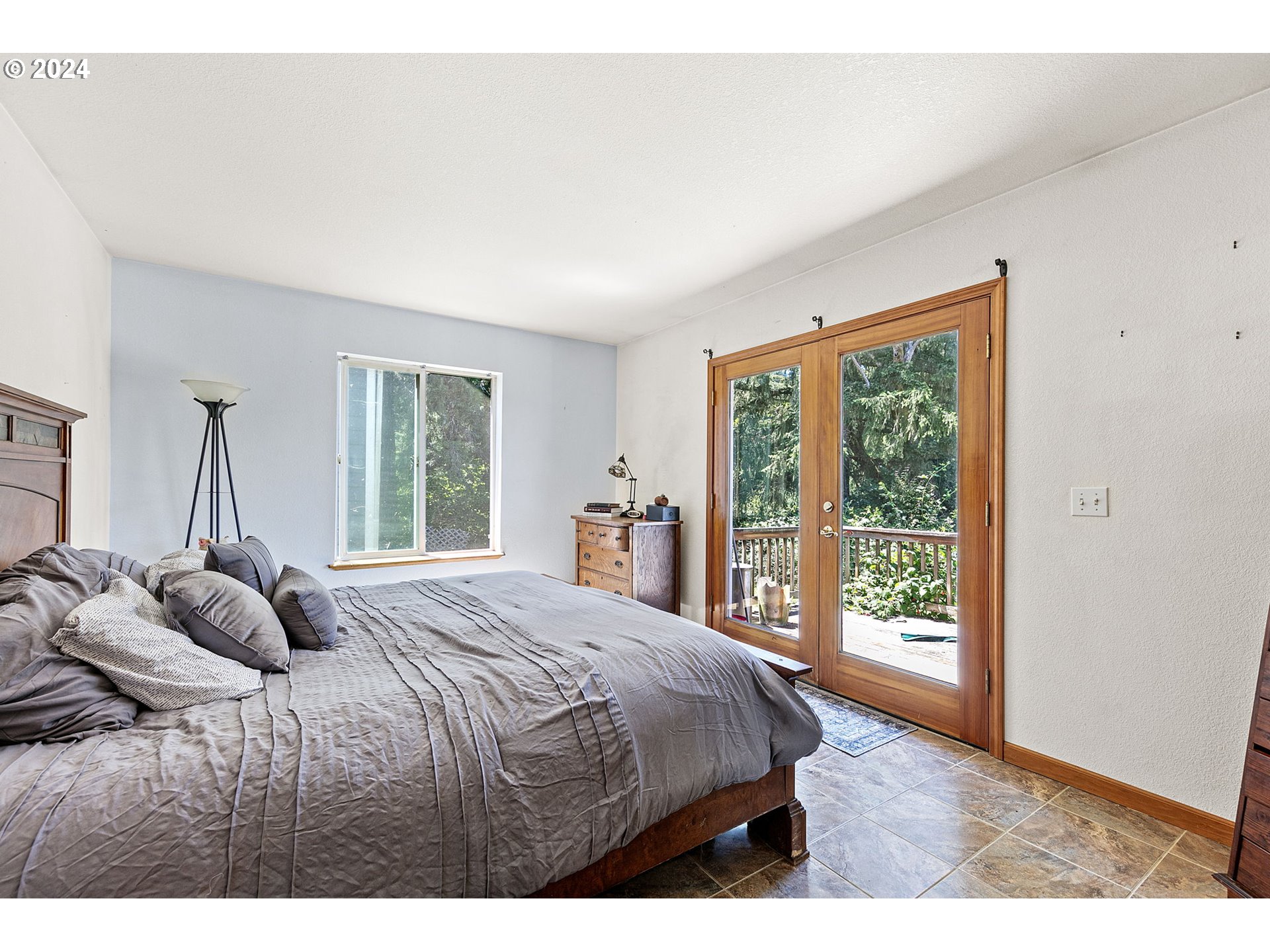 6551 Elkhead Road Yoncalla, OR 97499 - Photo 18 of 39 a bedroom with a bed and a large window