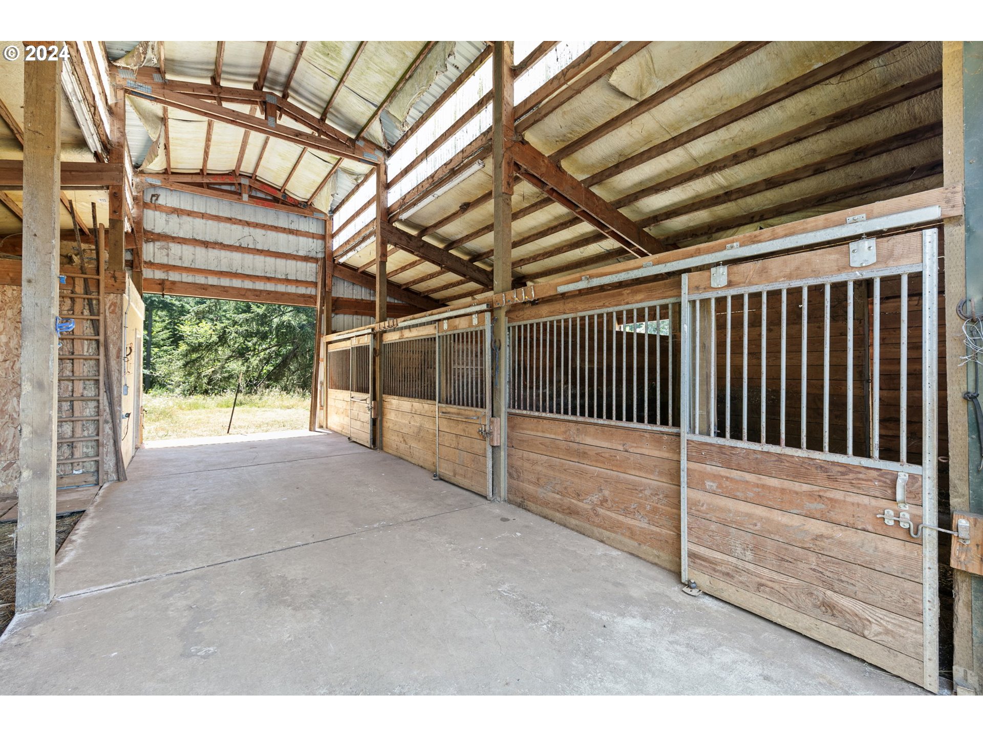 6551 Elkhead Road Yoncalla, OR 97499 - Photo 29 of 39 a view of a garage