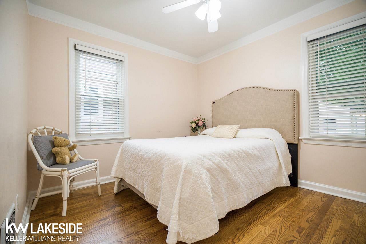 1833 Hampton Road Grosse Pointe, MI 48236 - Photo 20 of 45 50041700-19.JPG