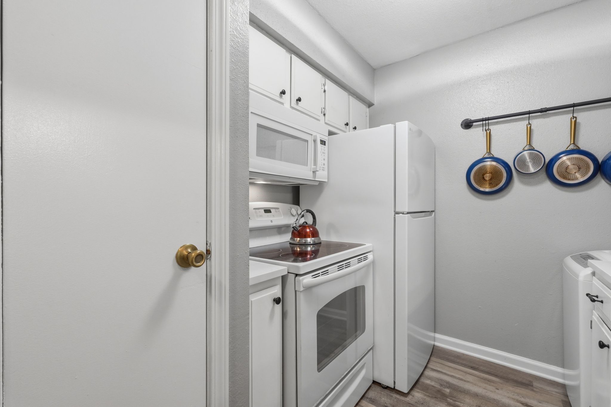 13151 Walden Road, Unit 131 Montgomery, TX 77356 - Photo 3 of 35 Well-appointed kitchen offering ample counter space and an open feel.