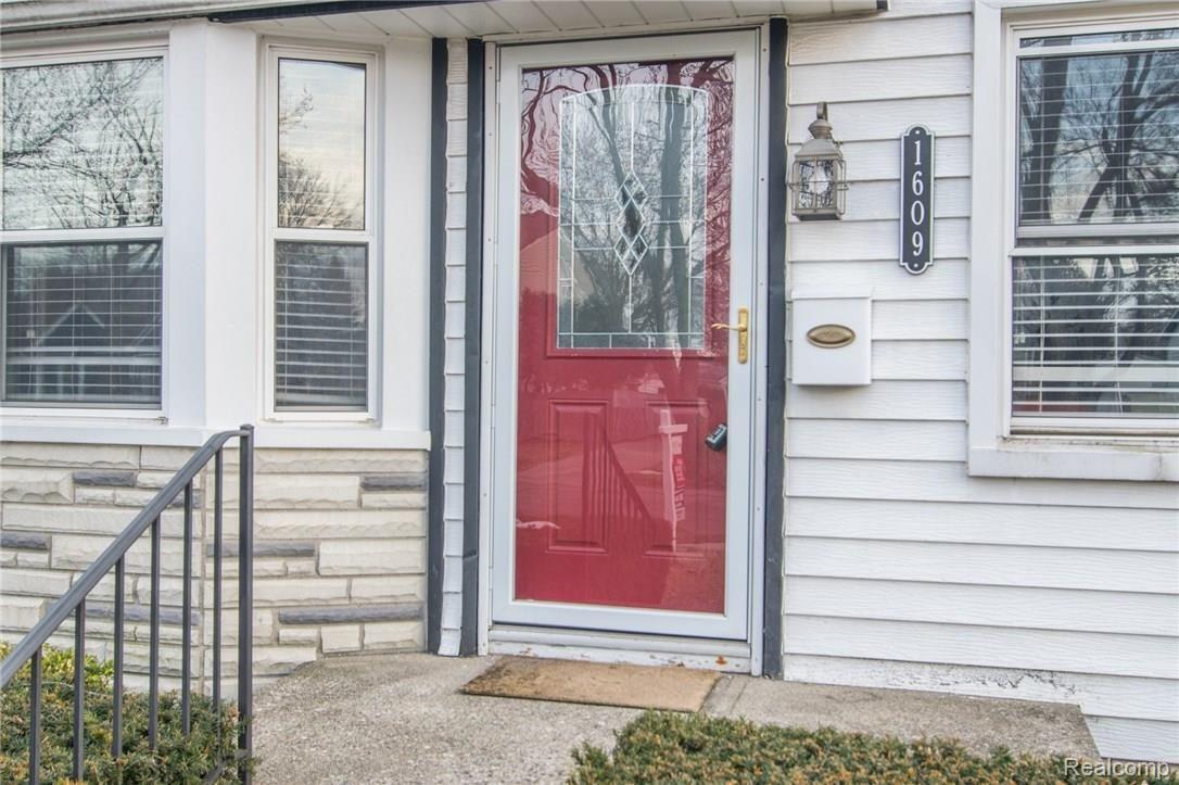 1609 Harvard Road Berkley, MI 48072 - Photo 2 of 37 DSC_0002.jpg