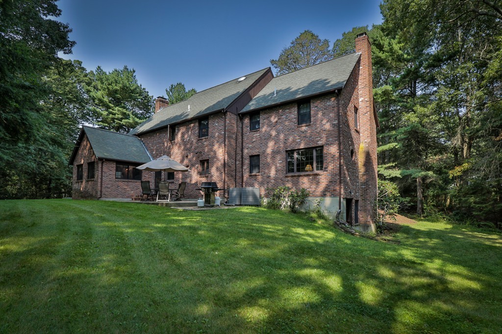 11 Bridle Path Canton, MA 02021 - Photo 3 of 24 Gallery Image 3