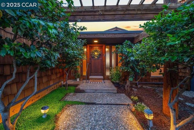 $6,995,000 | 575 Morecroft Road, Lafayette, CA 94549
