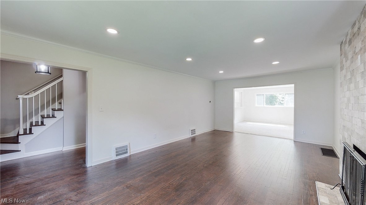 1371 Dorsh Road Cleveland, OH 44121 - Photo 6 of 33