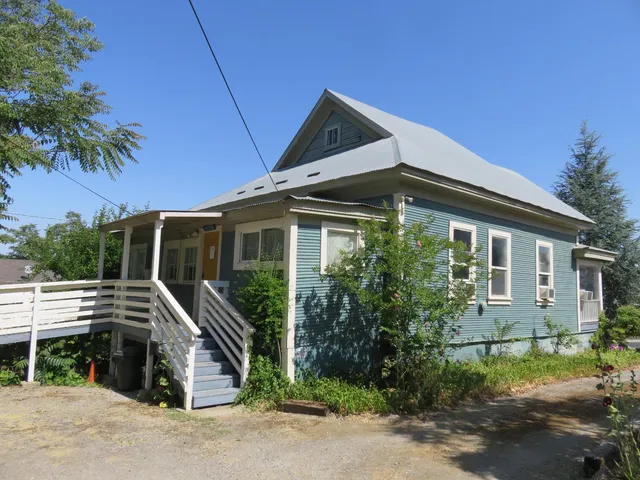a view of a house with a yard and plants