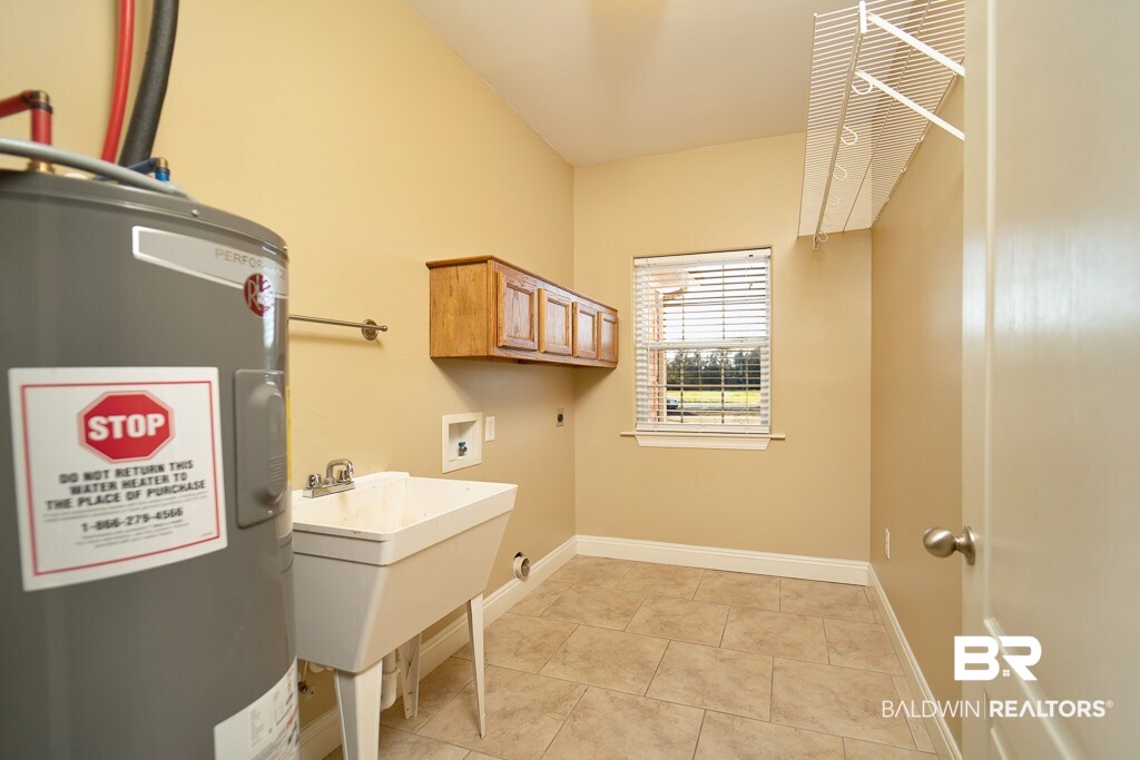 34550 Pine Road South Stapleton, AL 36578 - Photo 22 of 40 Laundry Room