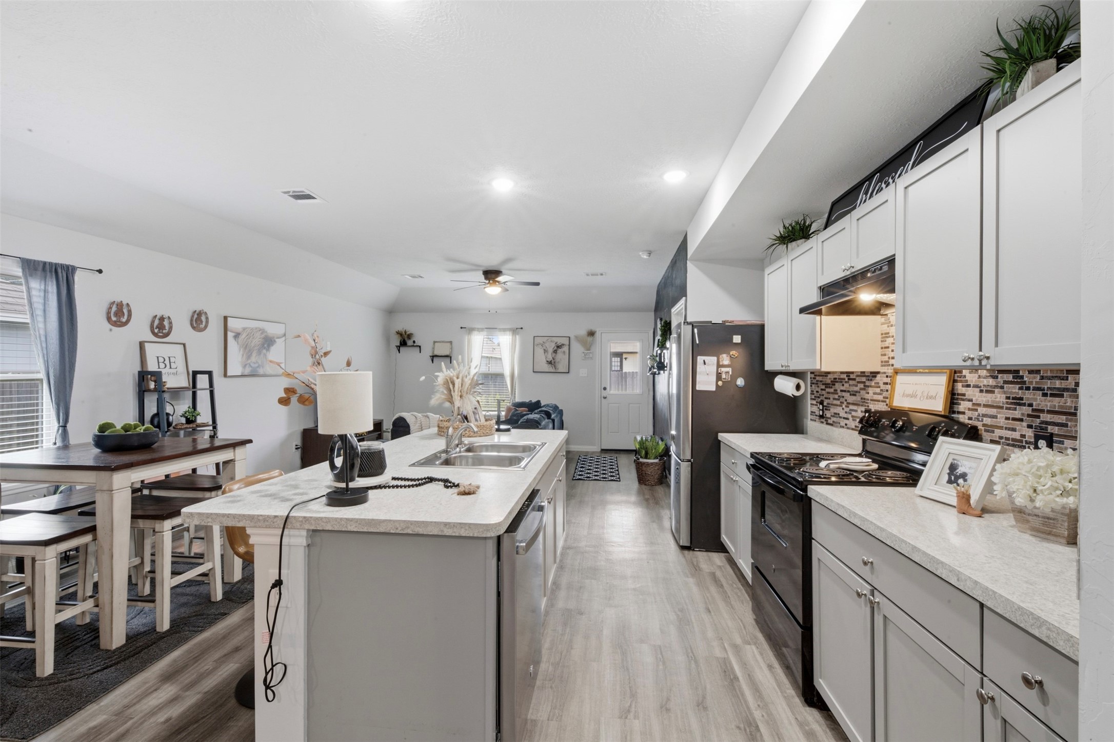 1523 22nd Street Hempstead, TX 77445 - Photo 5 of 26 Spacious kitchen showcasing abundant cabinetry, modern finishes, and generous counter space.