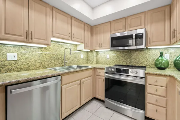 $8,500 | 227 Brazilian Avenue, Unit 2H, Palm Beach, FL 33480