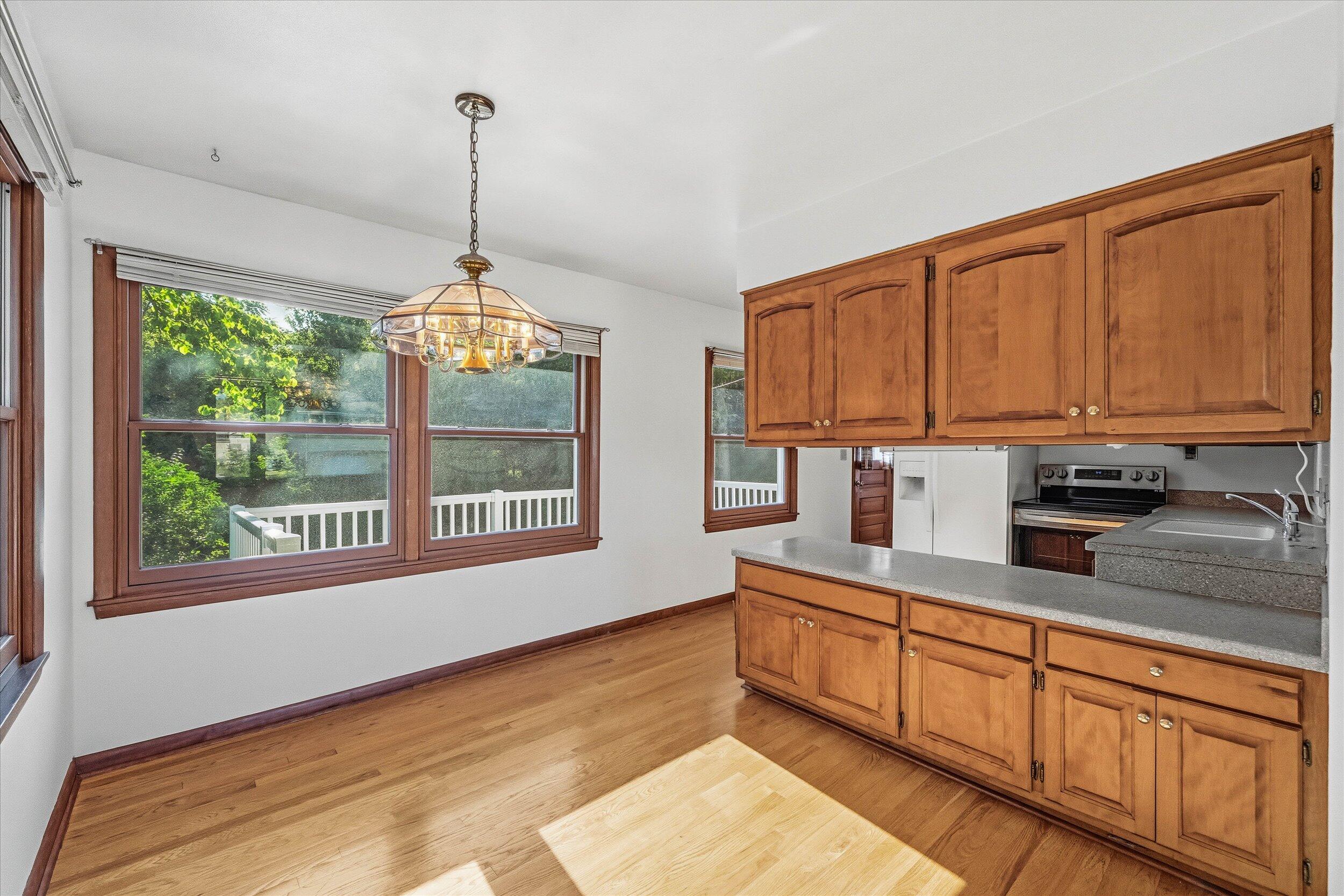 311 South High Street Port Washington, WI 53074 - Photo 7 of 35 06-Dining Area
