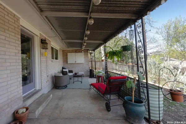 a view of a back yard of the house