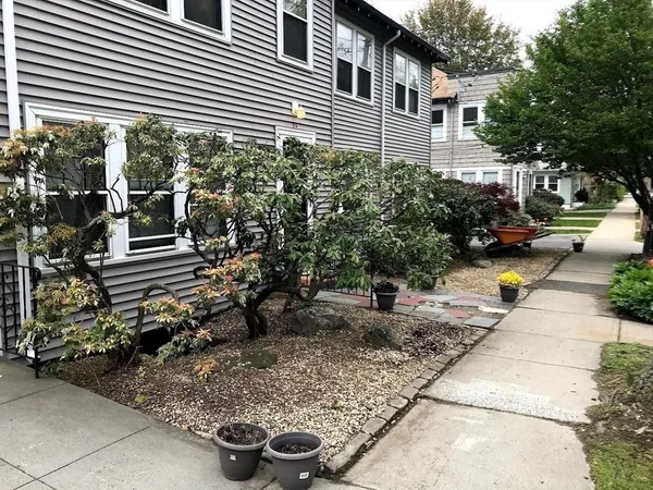 $4,950 | 36 Beaconsfield Road, Unit 2, Brookline, MA 02445