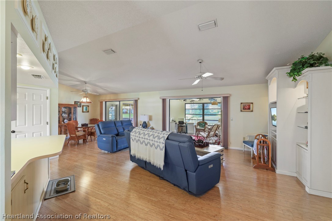 109 Citrus Road Northeast Lake Placid, FL 33852 - Photo 5 of 28