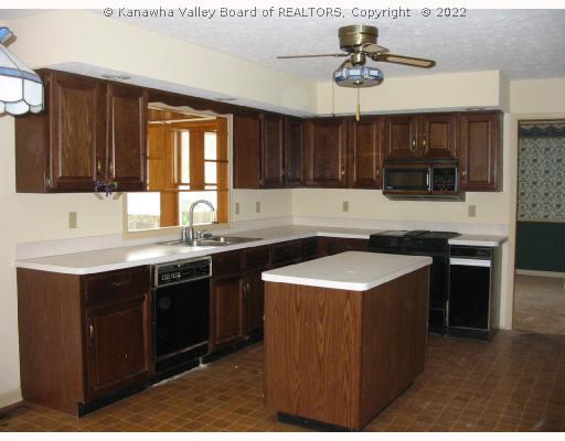 5325 Shadowbrook Road Charleston, WV 25313 - Photo 3 of 8 Kitchen.