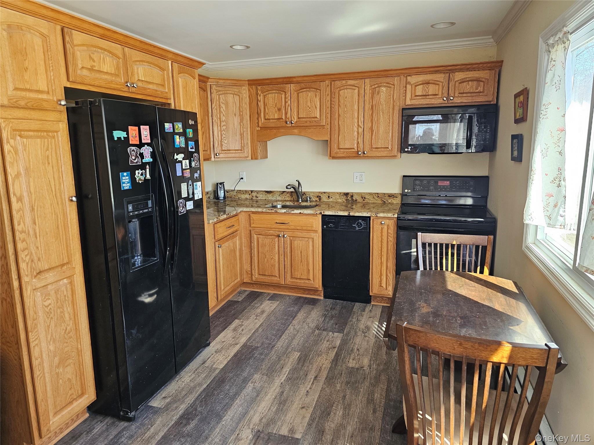 10 Tiger Road Hopewell Junction, NY 12533 - Photo 2 of 17 Sunny Country Kitchen