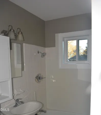 $1,300 | 527 South 3rd Street, Smithfield, NC 27577